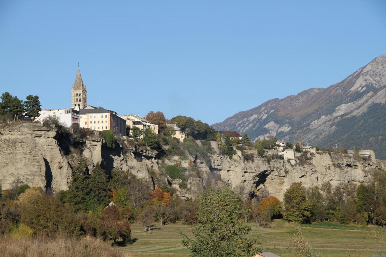 Bed and Breakfast Le Vieux Chalet Embrun Exterior foto