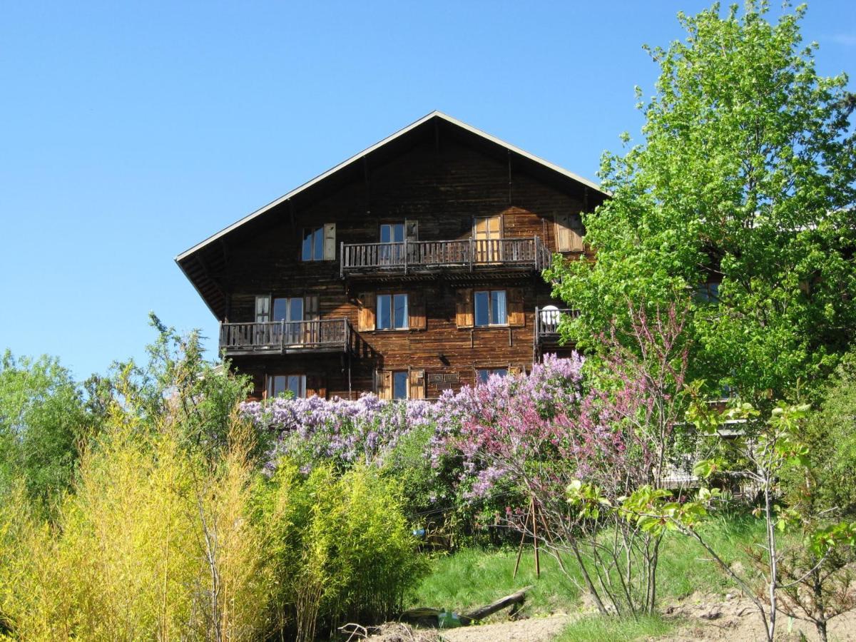 Bed and Breakfast Le Vieux Chalet Embrun Exterior foto