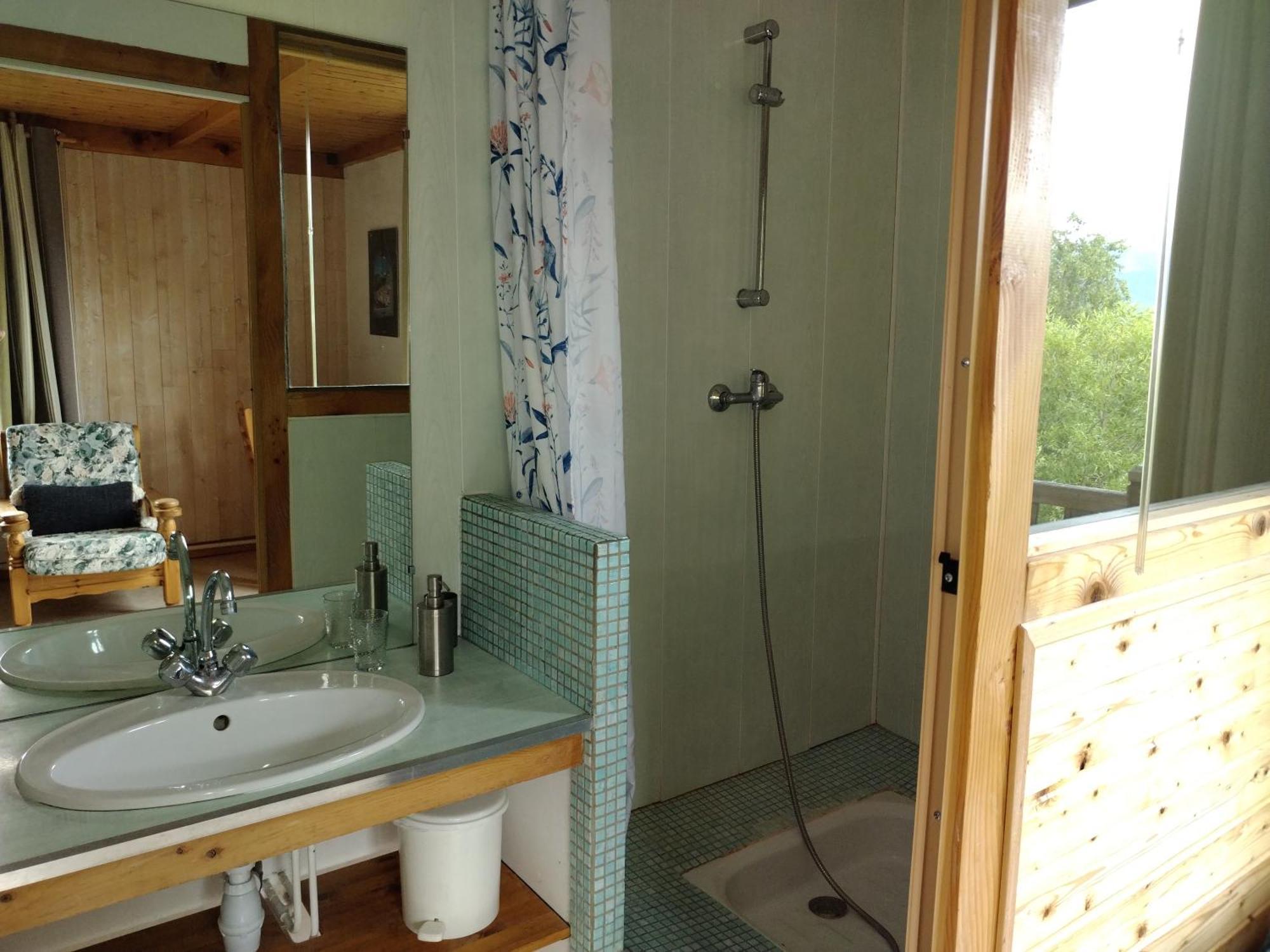 Bed and Breakfast Le Vieux Chalet Embrun Exterior foto