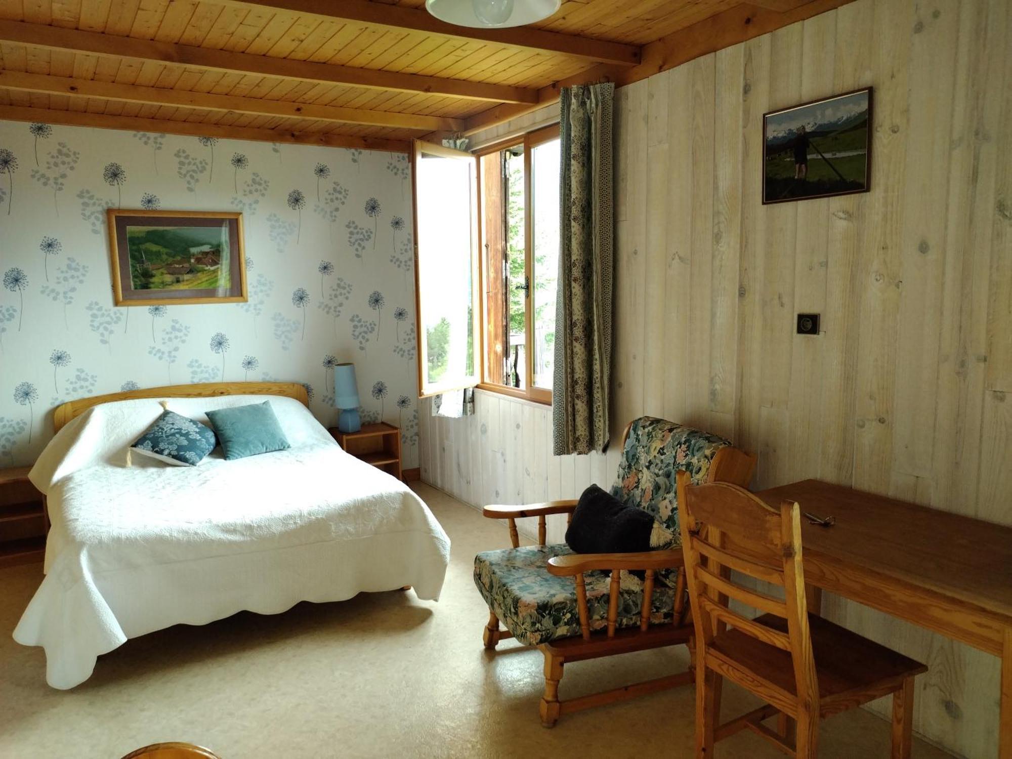 Bed and Breakfast Le Vieux Chalet Embrun Exterior foto